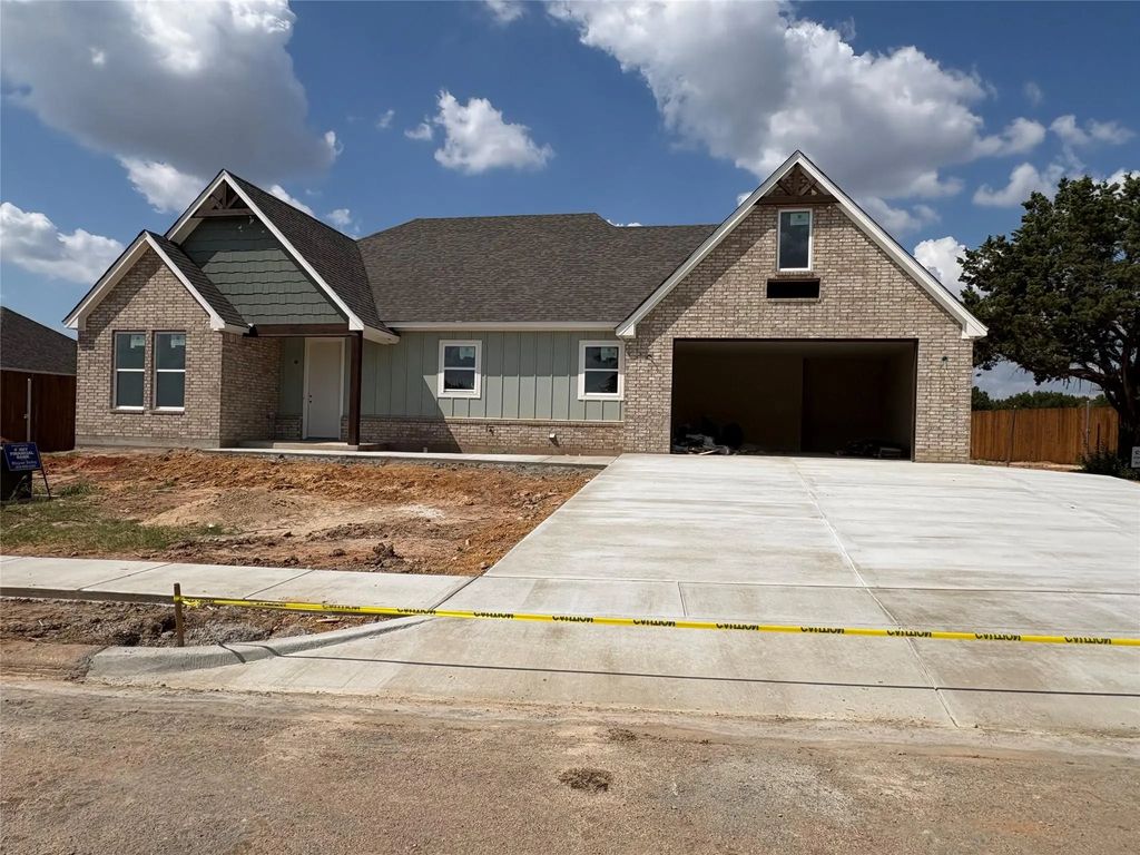 105 Vista Ridge Street, Glen Rose