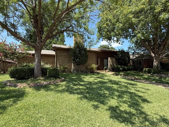 3205 Cross Bend Road, Plano