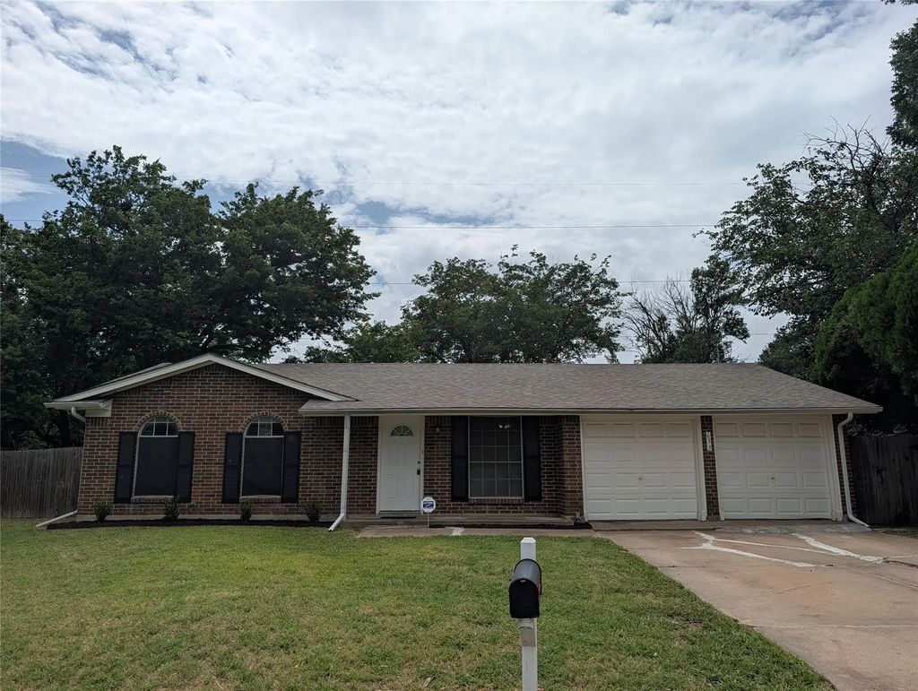 633 Christie Court, Everman