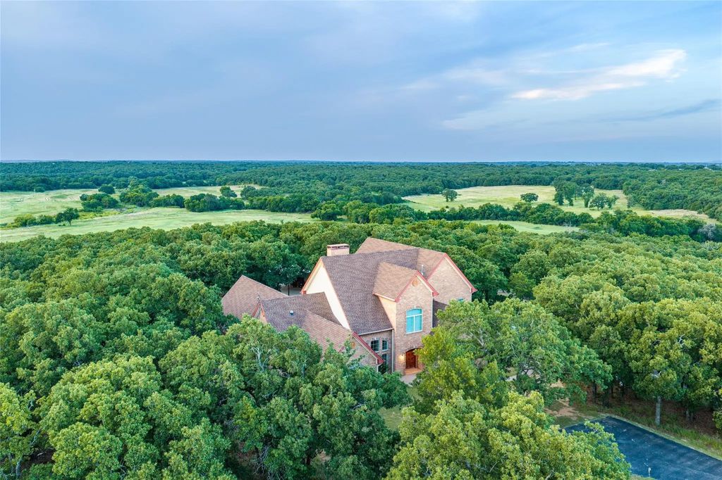 6831 State Highway 175, Montague