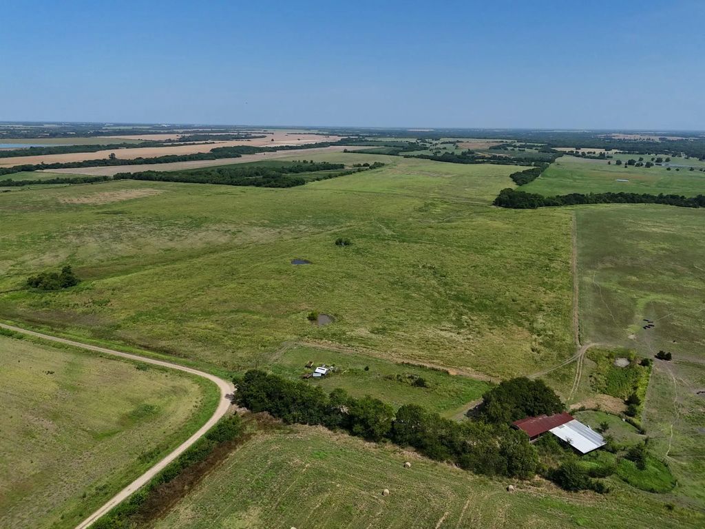 1200 County Road 27450, Honey Grove