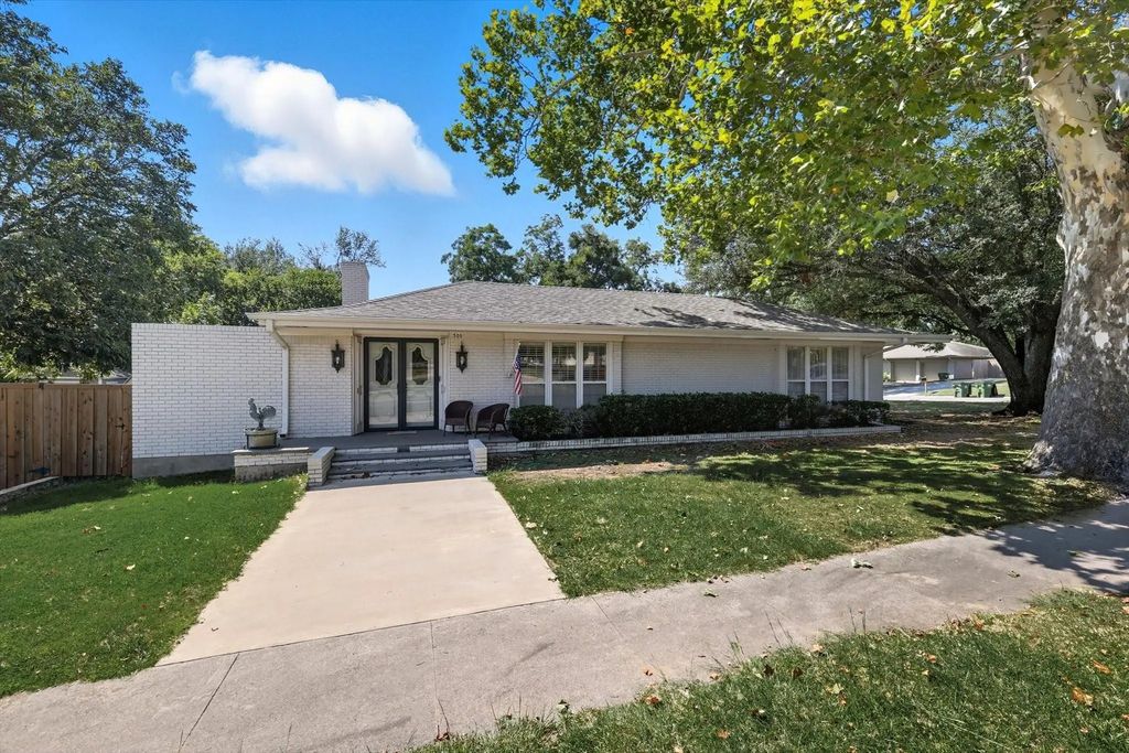 300 E Main Street, Whitesboro