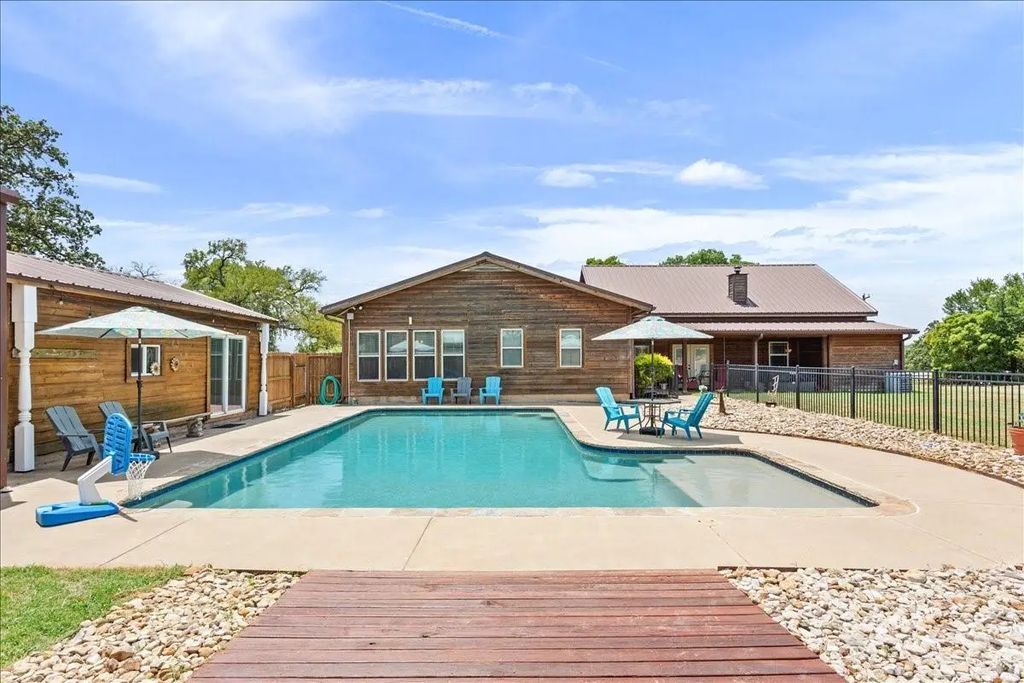 174 Ross Road Spur, Waco