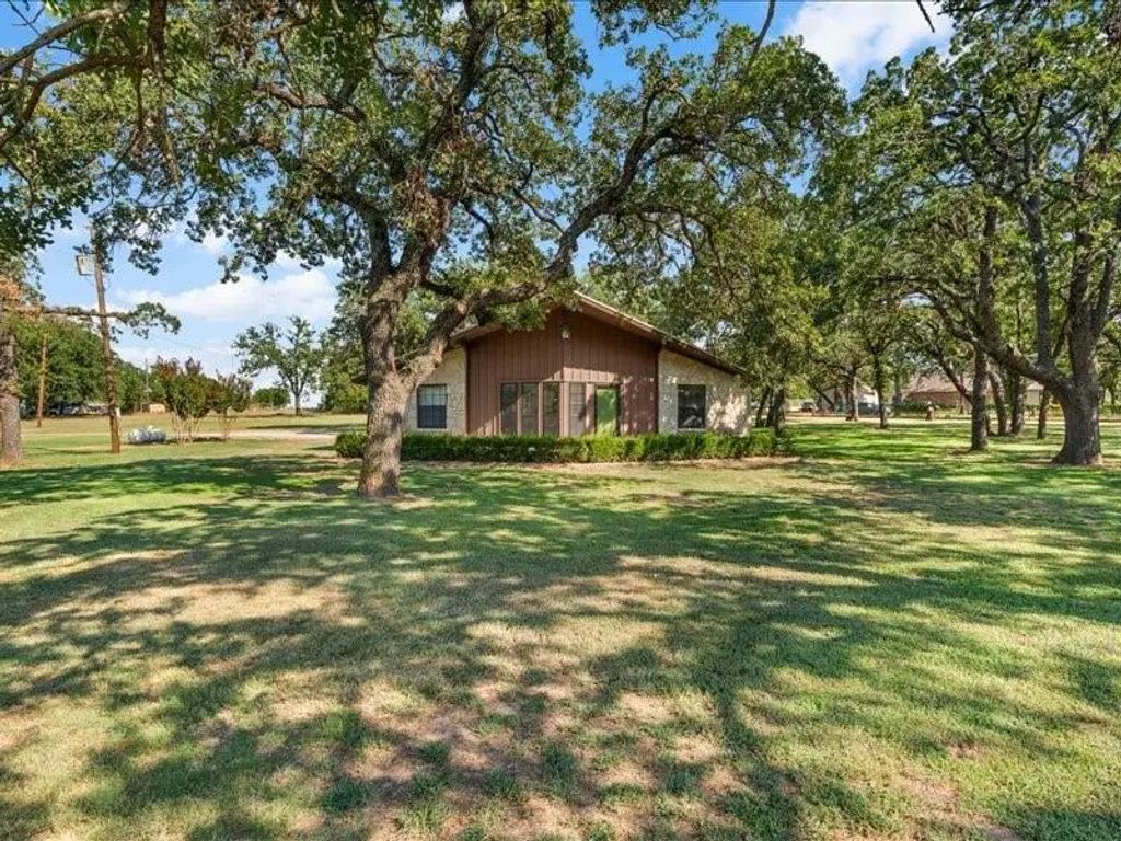474 Trussell Drive, Springtown