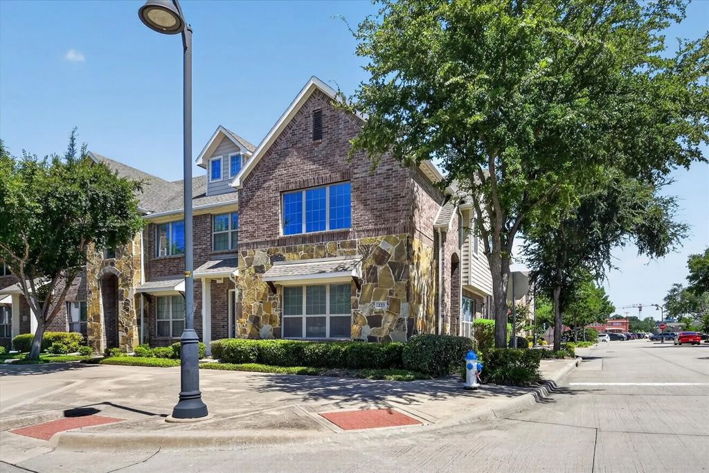 233 Brick Row Drive, Richardson