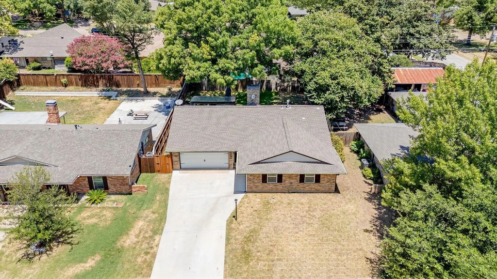 2205 Indian Creek Drive, Irving
