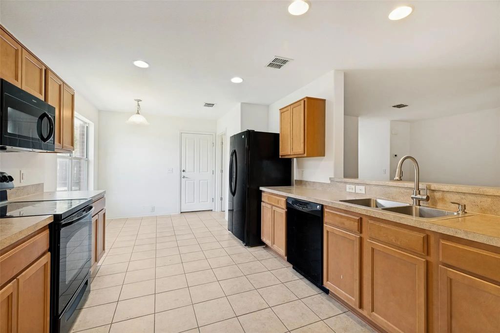 15985 Avenel Way, Fort Worth