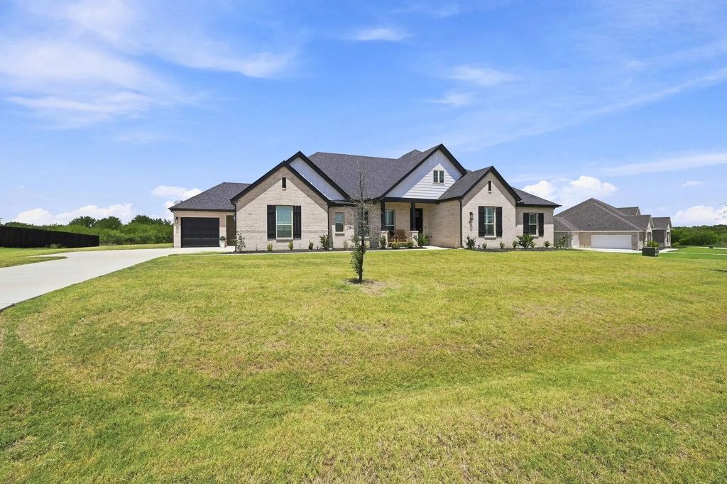 341 Wagon Trail, Waxahachie