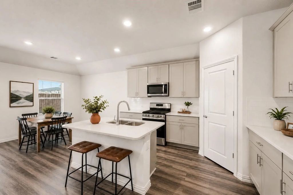 1713 Gold Mine Trail, Aubrey