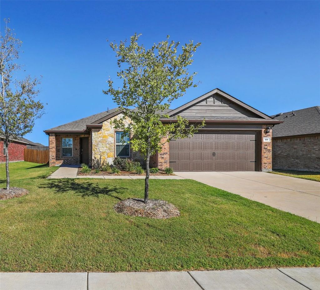 121 Woodland Street, Anna