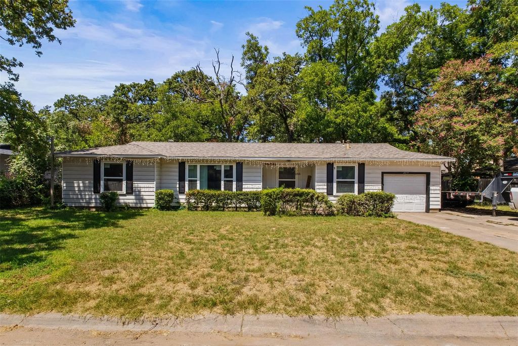 1859 Oakwood Street, Haltom City