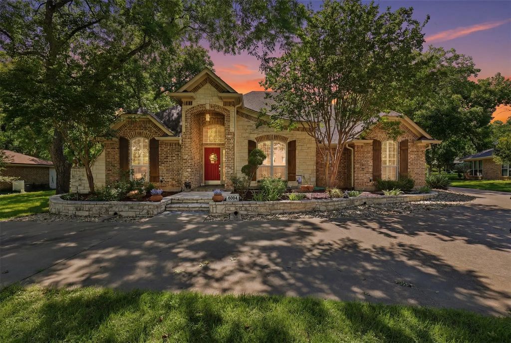 8904 Woodlawn Drive, Granbury