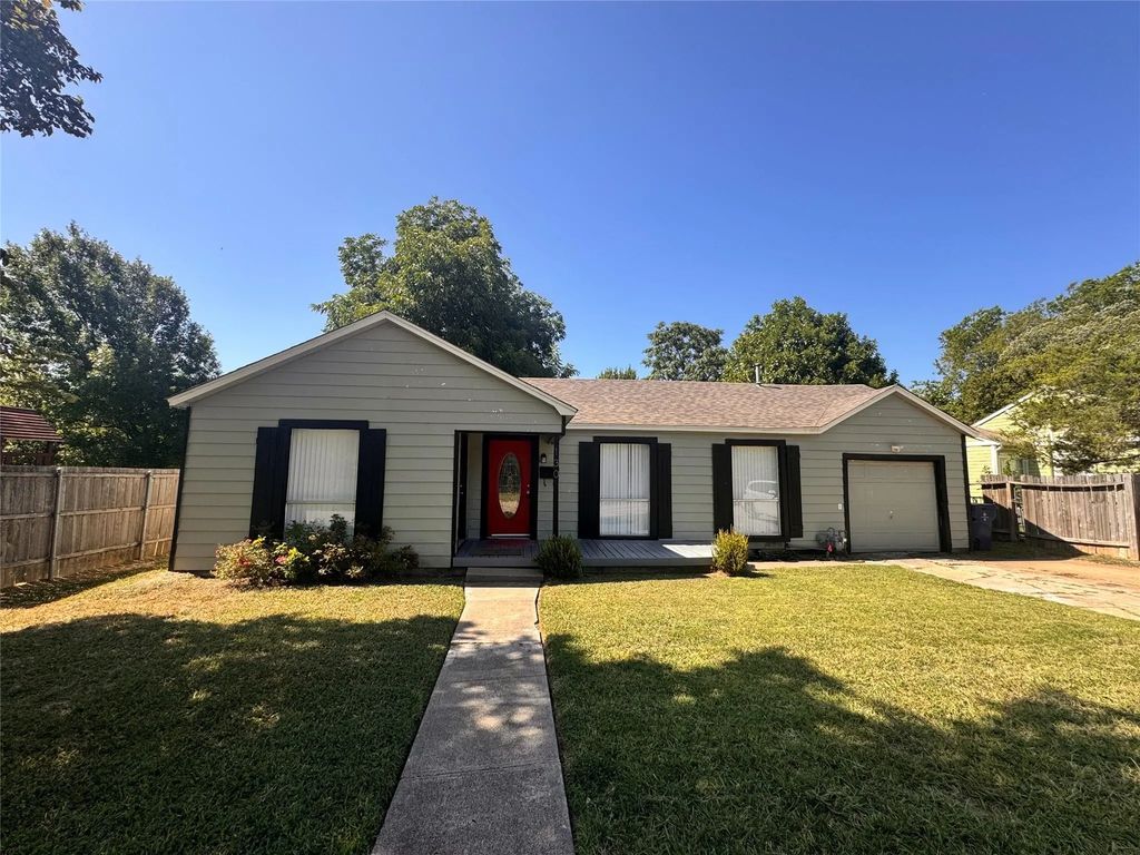 130 W Avenue D, Garland