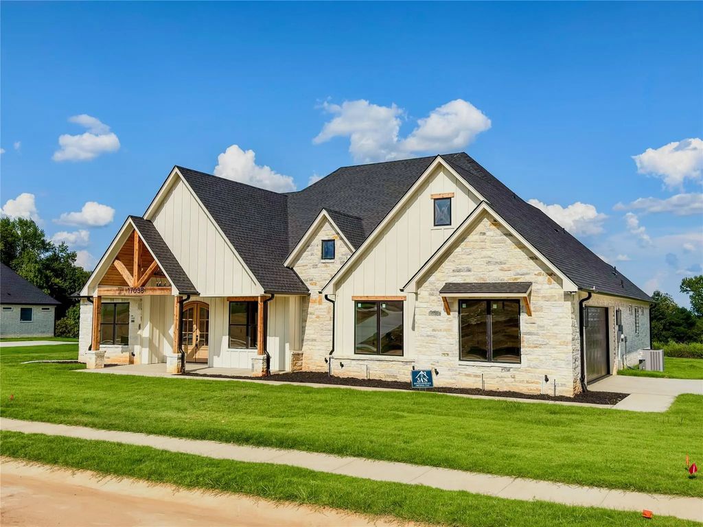 17038 Woodcrest Circle, Lindale