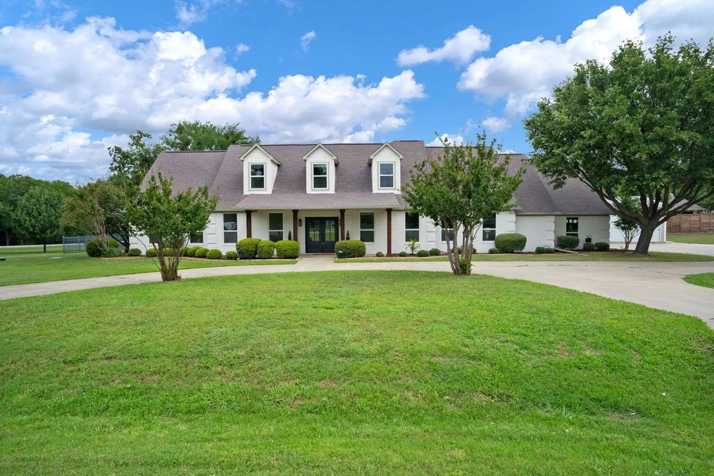 890 Topaz Lane, Oak Point