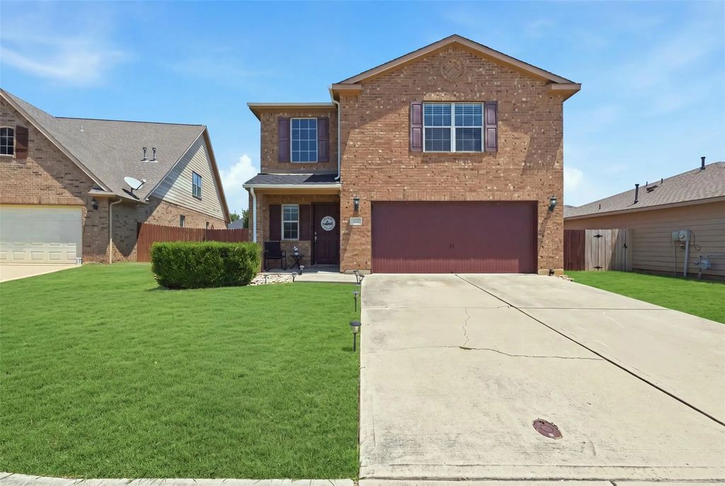 612 Lazy Crest Drive, Fort Worth