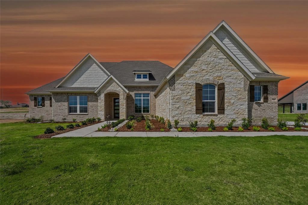 705 Water Side Drive, Van Alstyne