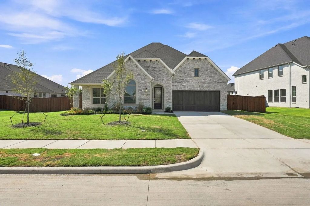 232 Pine Leaf Trail, Waxahachie