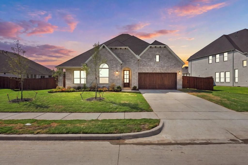 232 Pine Leaf Trail, Waxahachie