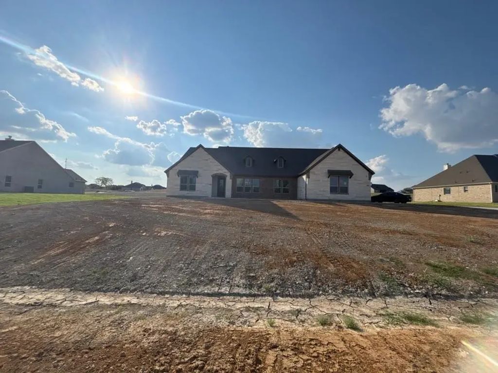 703 Water Side Drive, Van Alstyne