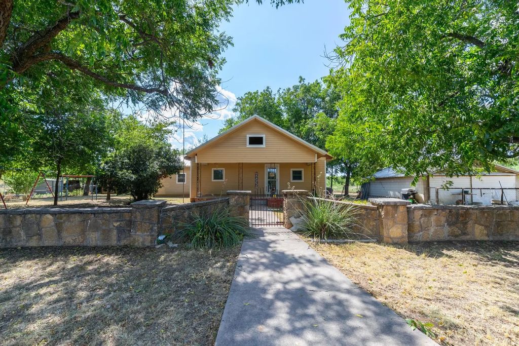 832 Peyton Street, Baird