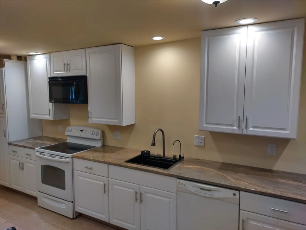 202 Sw Cindy Lane, Burleson