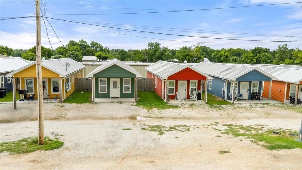 511 W 5th Street, Tolar