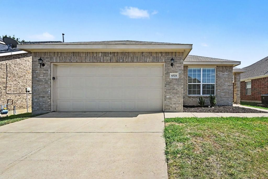 6321 Ferncreek Lane, Fort Worth