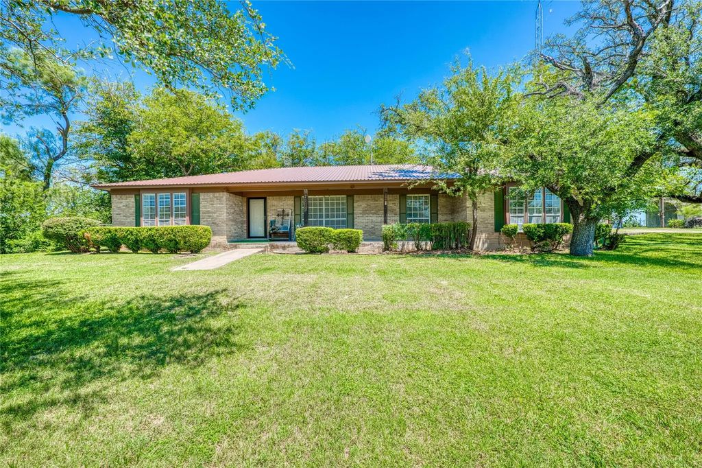 320 County Road 401, Comanche