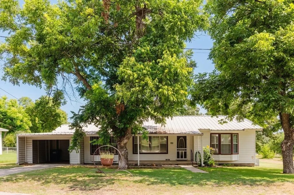 649 E Short Avenue, De Leon