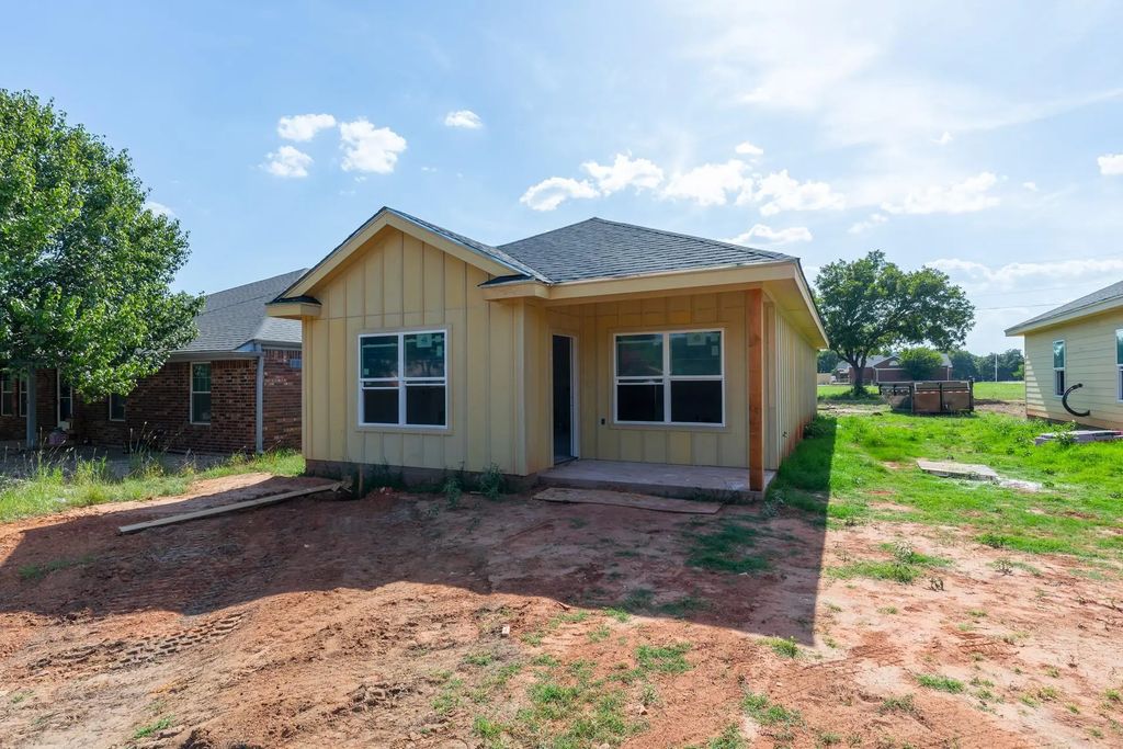 604 Cedar Street, Clyde