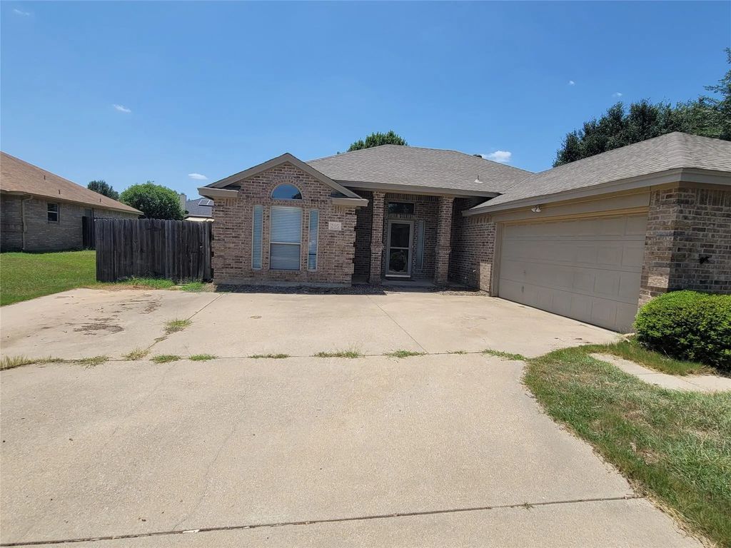 205 Willow Creek Drive, Weatherford