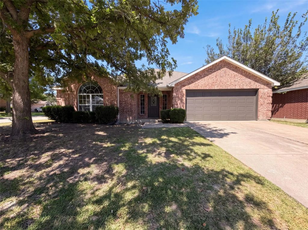 825 Adams Drive, Burleson