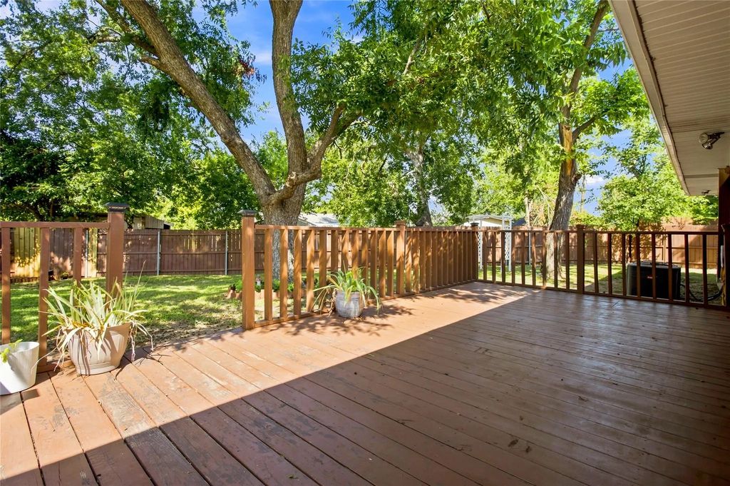 2507 N Shannon Street, Sherman