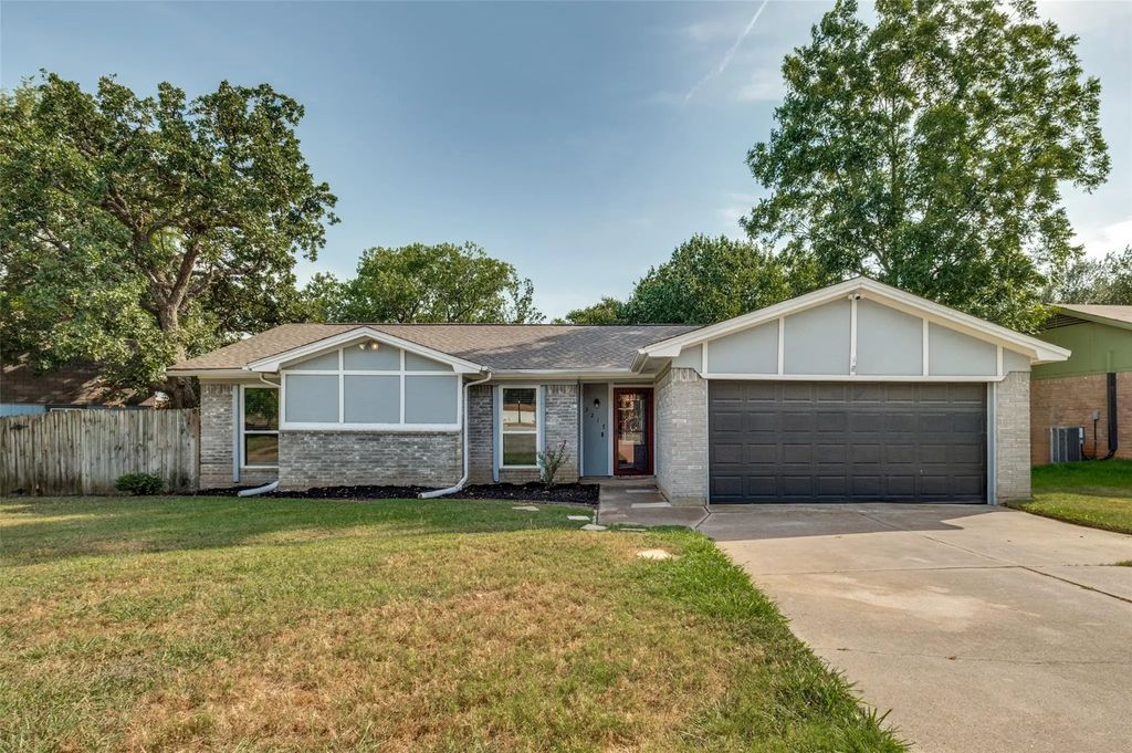 3217 Meadow Wood Lane, Bedford