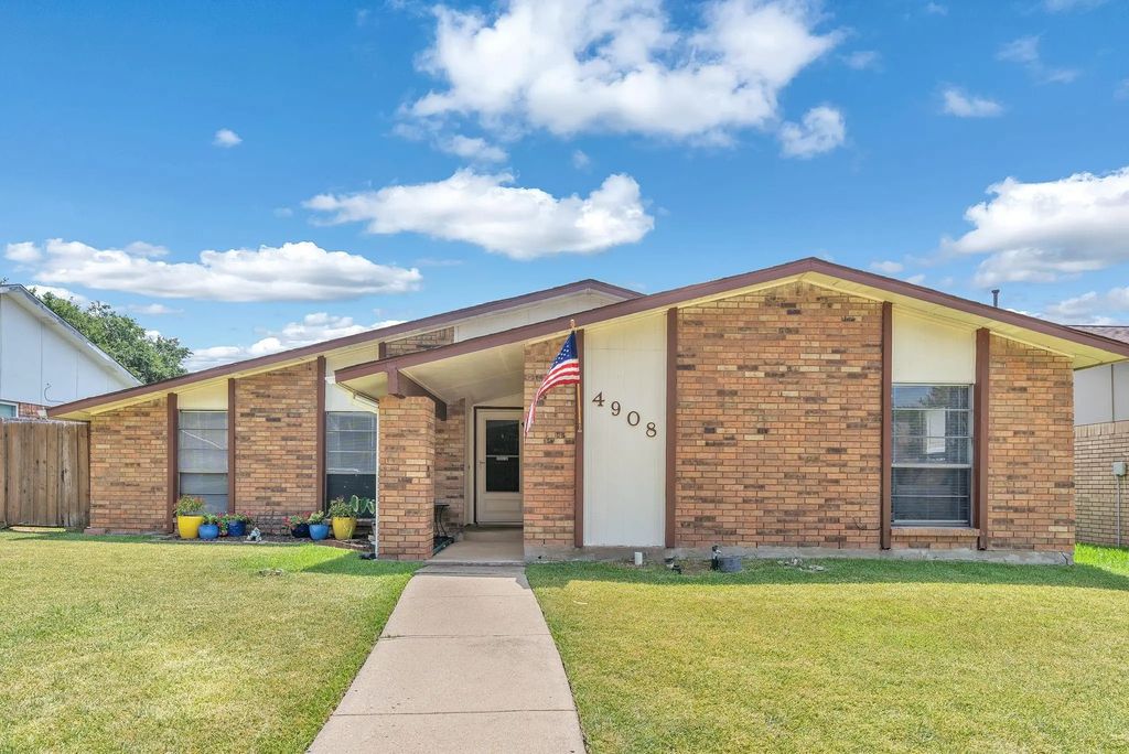 4908 Crawford Drive, The Colony