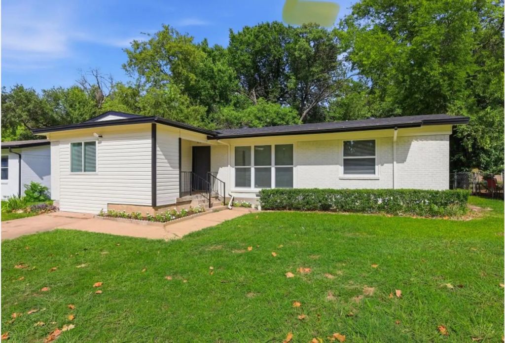 810 N Carrier Parkway, Grand Prairie