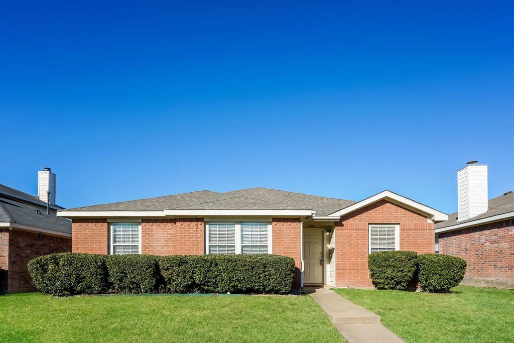 2447 Mallory Lane, Lancaster