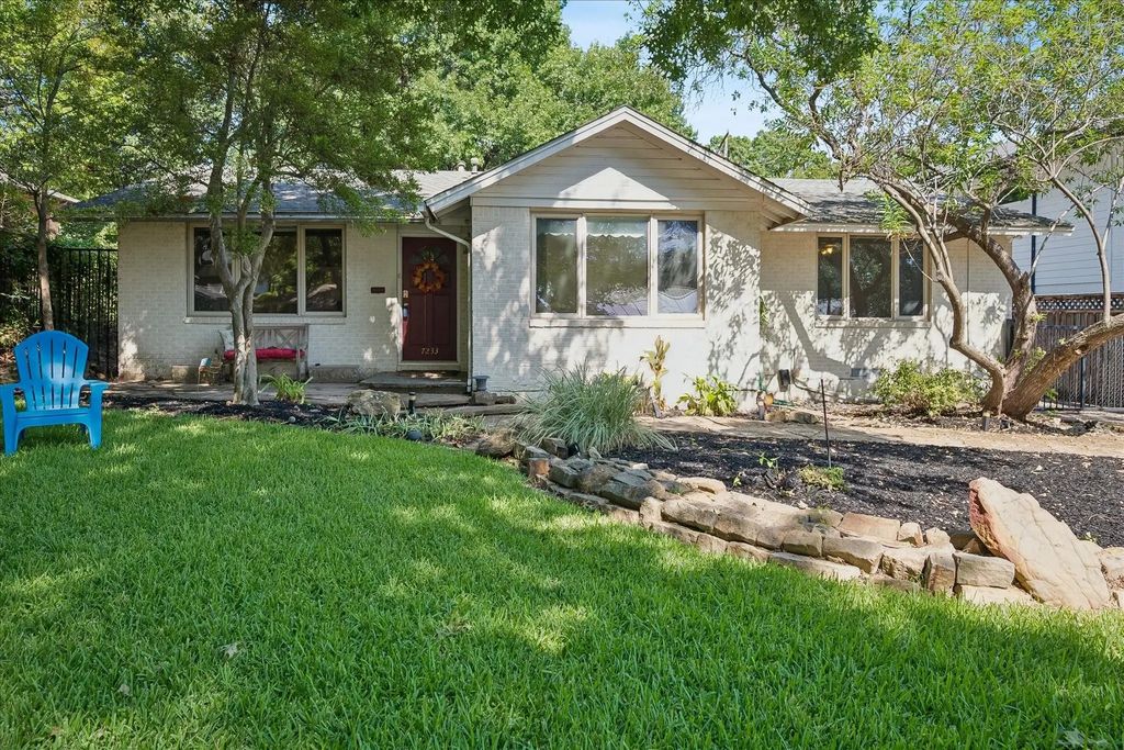 7233 Meadow Lake Avenue, Dallas