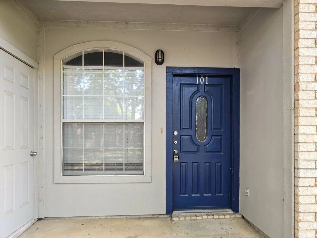 1501 Cedar Elm Drive 101, Euless