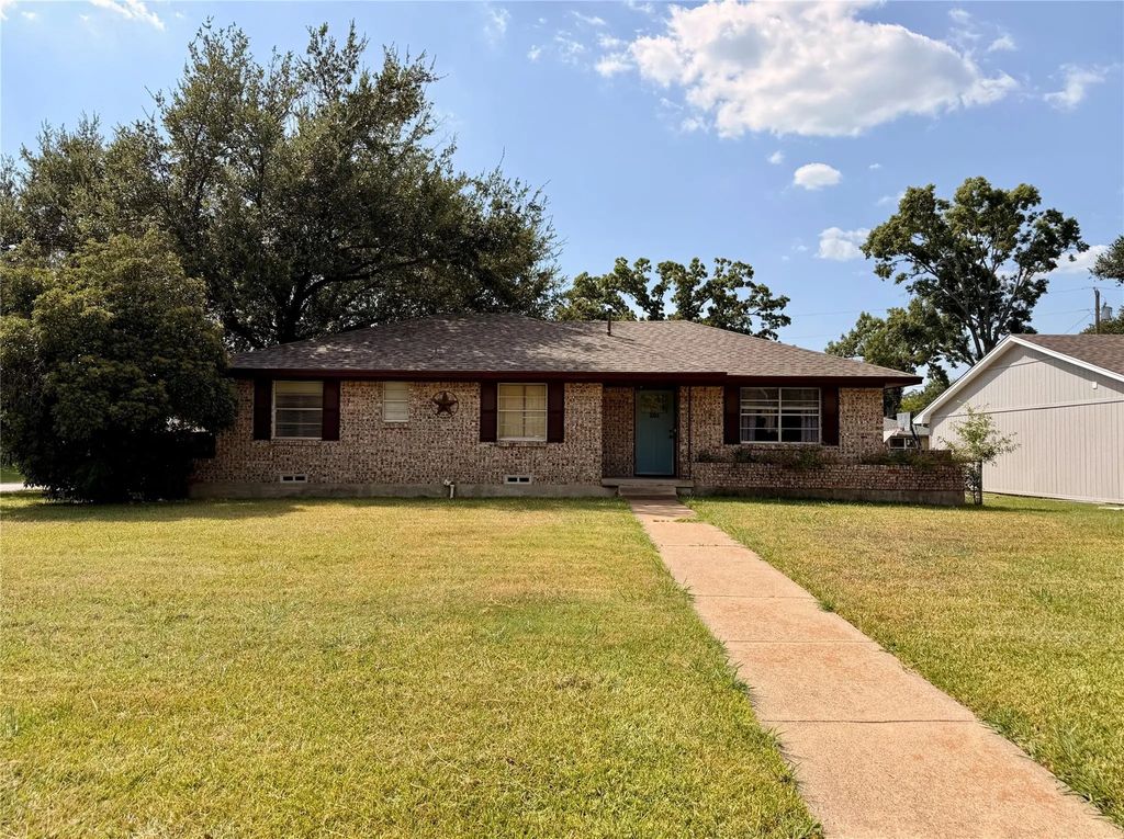 201 Collins Drive, Terrell