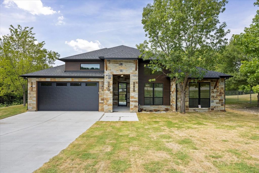 210 Knob Hill Drive, Granbury