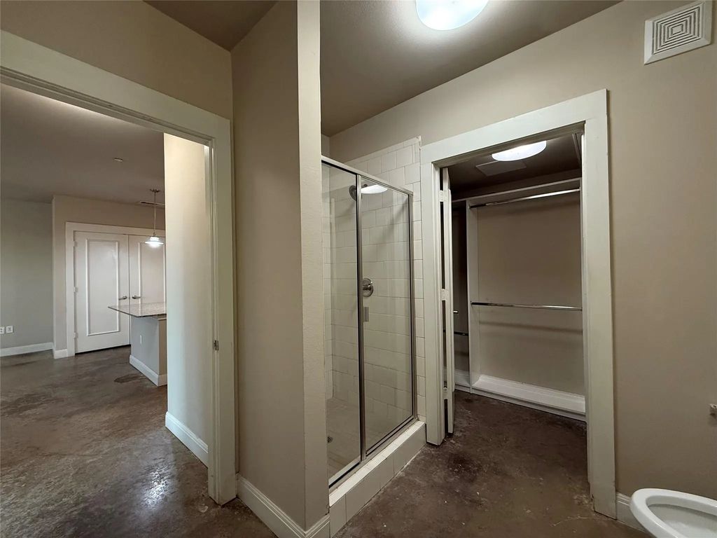 801 N Bishop Avenue 1-108, Dallas