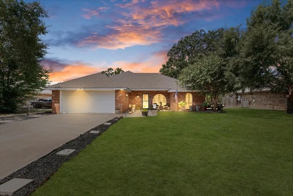 425 Legendary Lane, Gun Barrel City