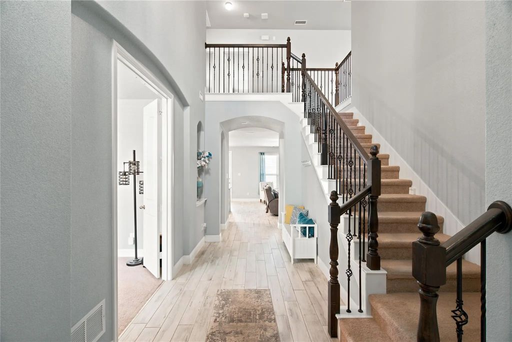 5616 Salt Springs Drive, Fort Worth