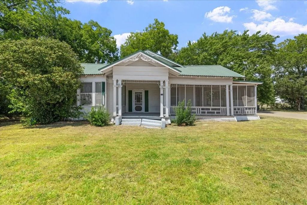 106 N 1st Street W, Dawson