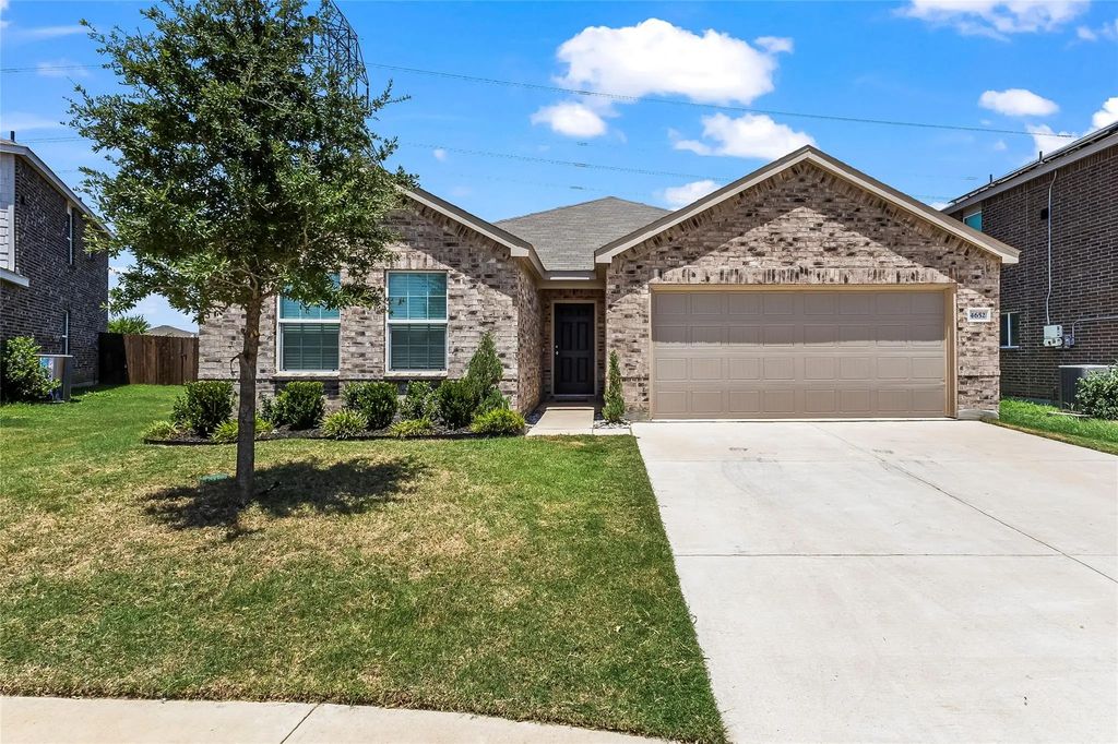 4652 Benham Drive, Fort Worth