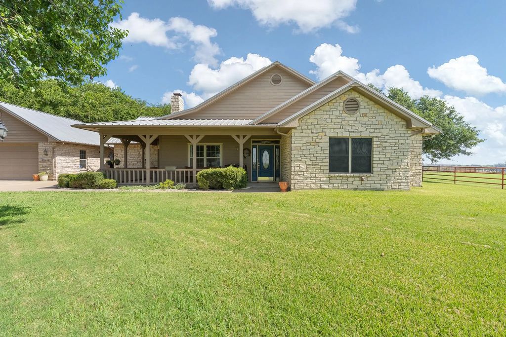 8648 B County Road 1128, Godley