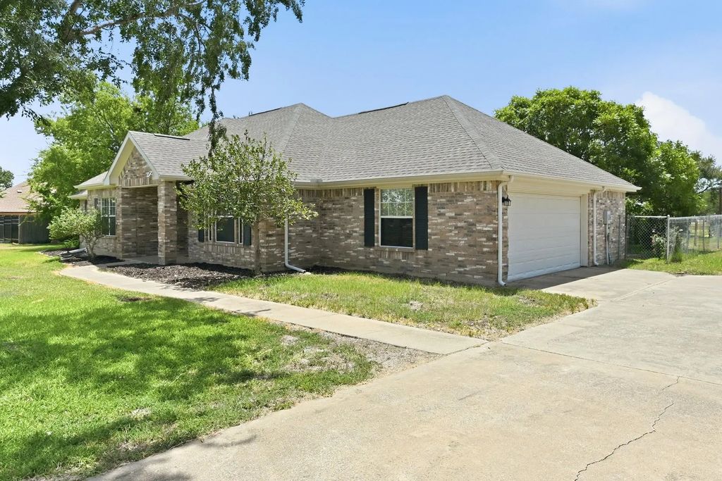 8109 N Water Tower Road, Fort Worth
