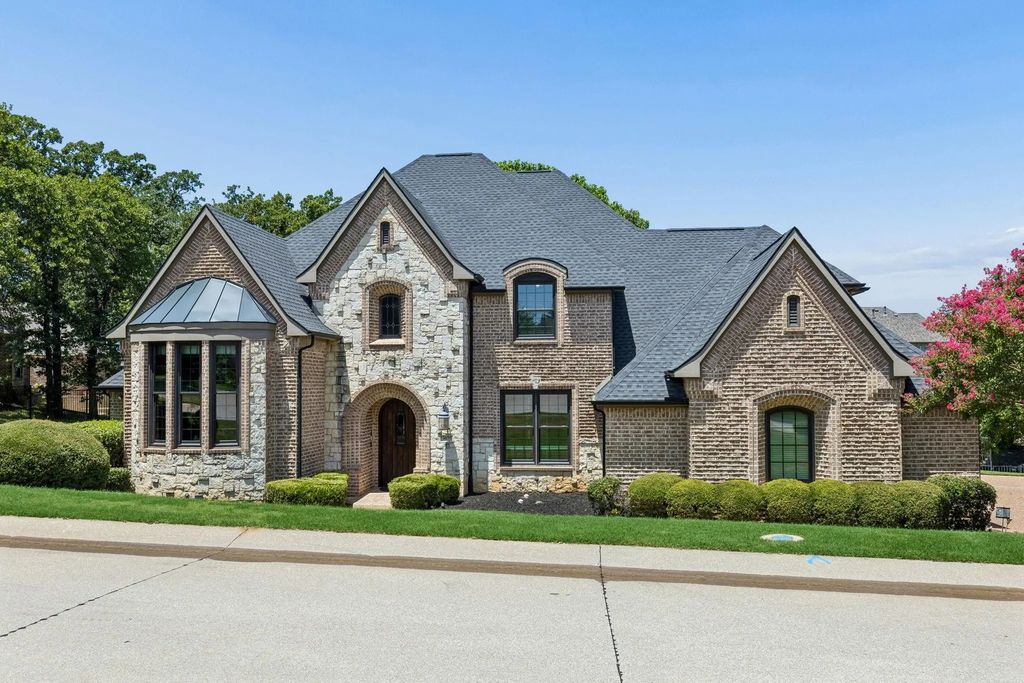3075 Whispering Oaks Drive, Highland Village